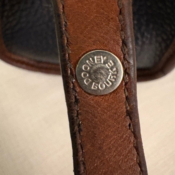 Vintage Dooney & Bourke AWL Crossbody Bag Navy British Tan Duck Logo Solid Brass - Picture 12 of 17